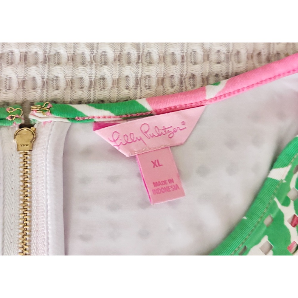 Lilly Pulitzer Pink and Green Pineapple Print Lazer Cut XL - Picture 3 of 3